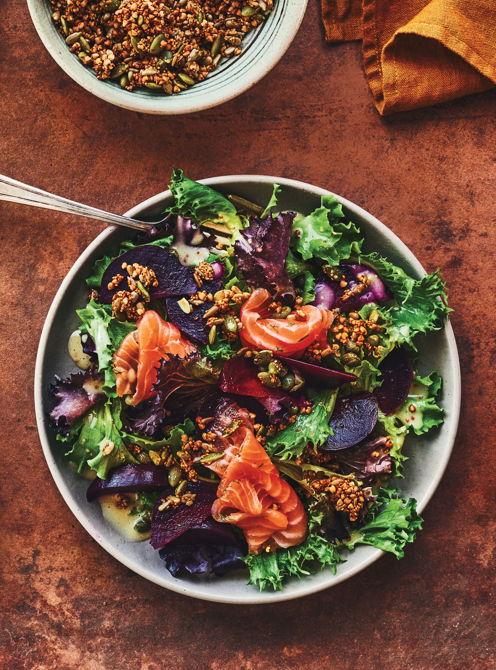 Salade de betteraves et garniture croquante