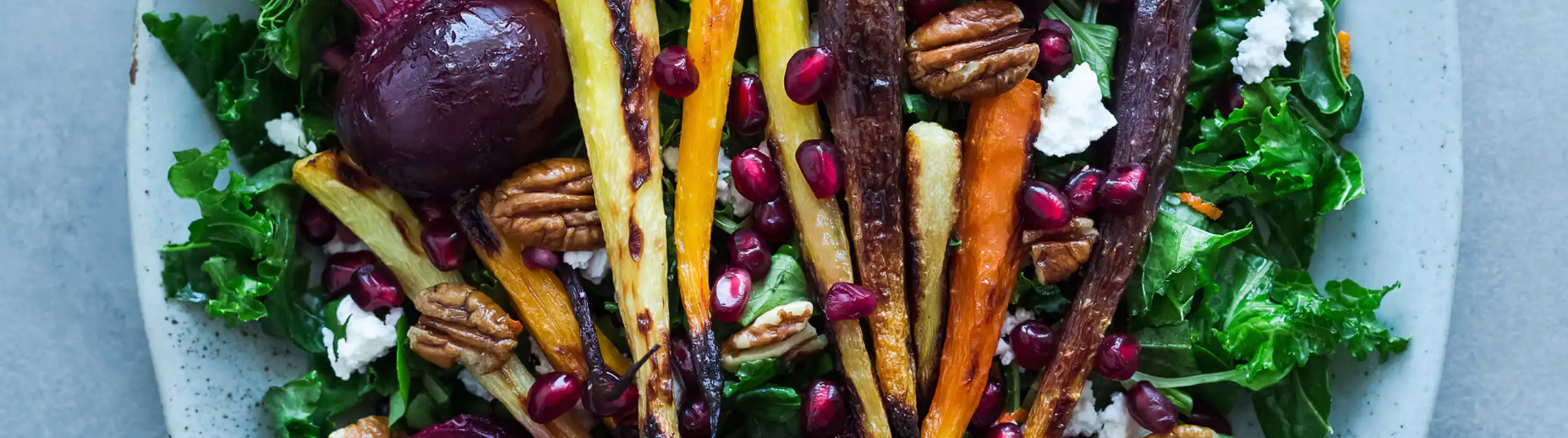 Super salade de kale, légumes rôtis et vinaigrette à l'érable