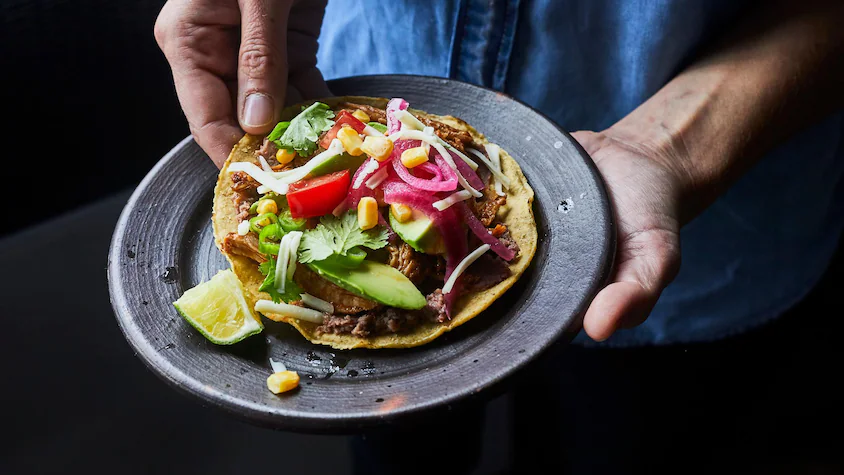 Tostadas au porc effiloché